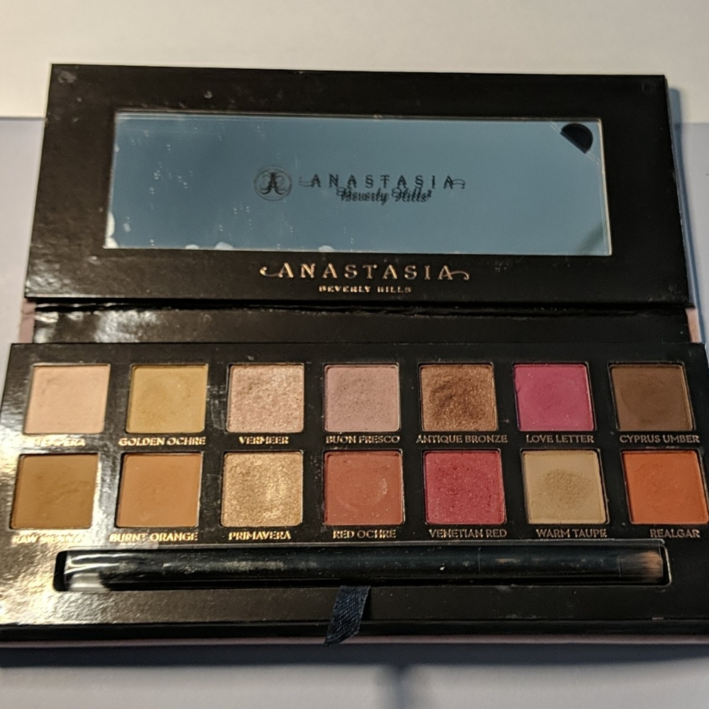 Anastasia Modern Renaissance eyeshadow palette